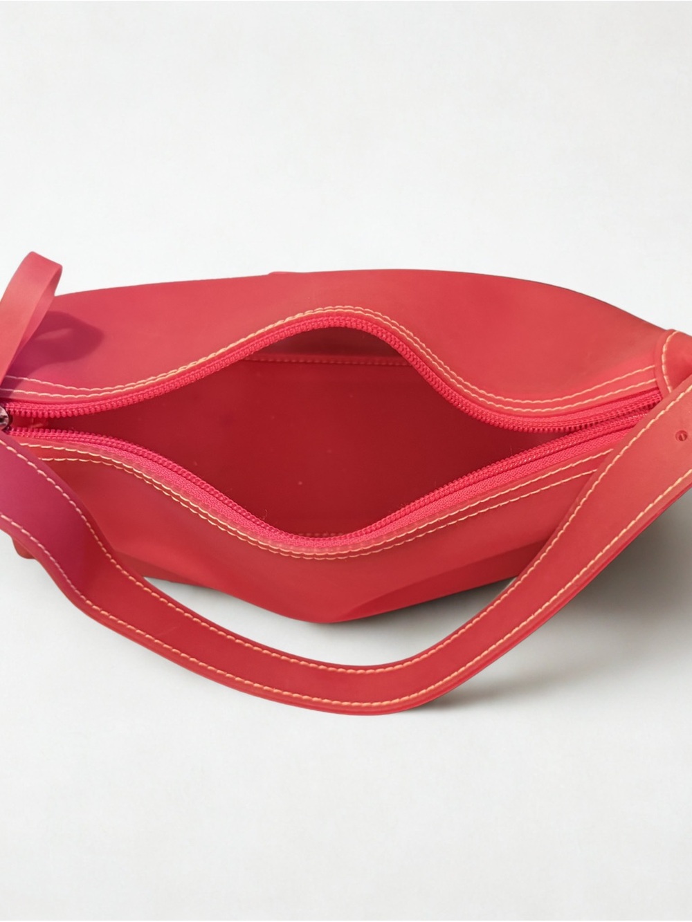 Pink vinyl Liz Claiborne shoulder bag - Picture 4 of 4